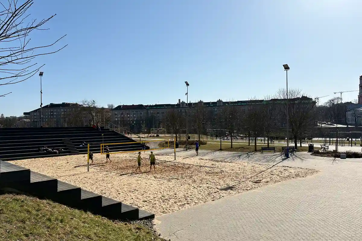 Baltojo tilto tinklinio aikštelė